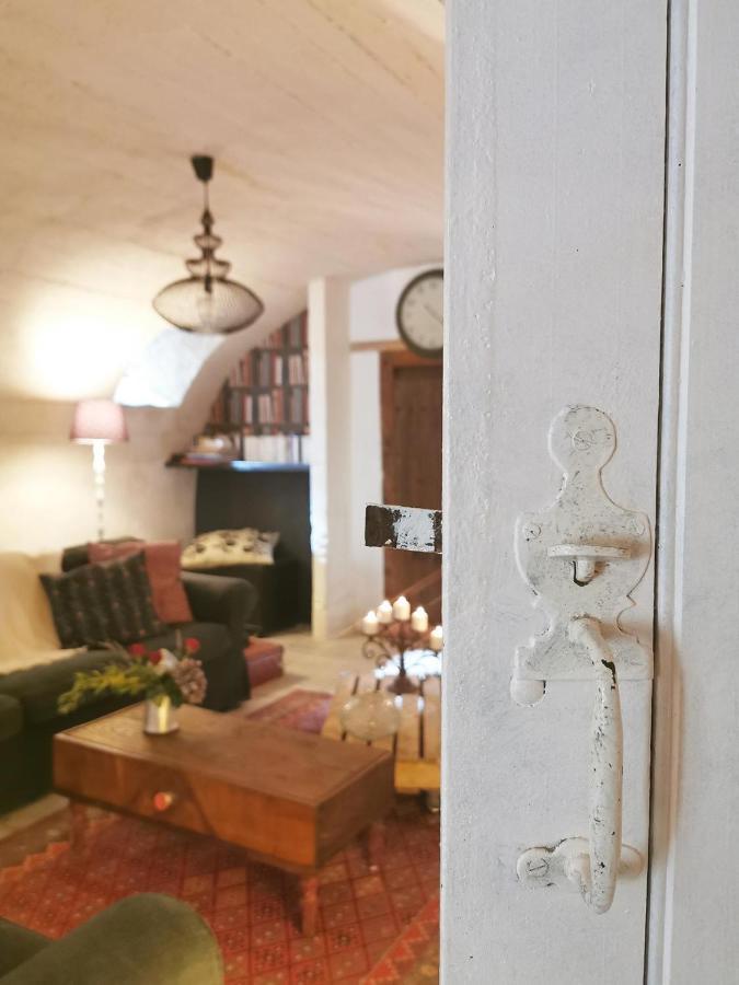 Quatre Chats Sous Un Pin Le Thoureil Exterior photo